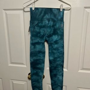 NWT Free People Good Karma 7/8 legging in Blue peacock size M/L